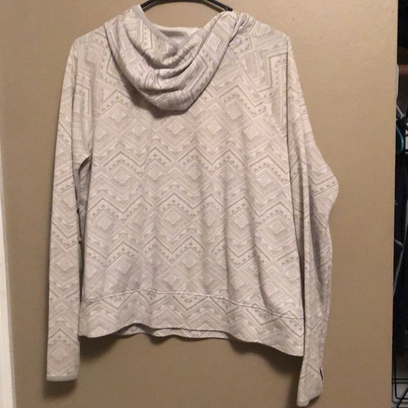 White Aztec pull over sweater - Picture 7 of 7